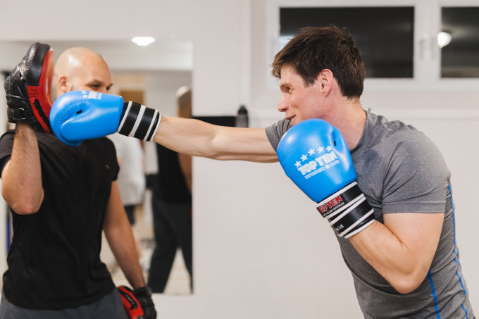 Burke unloads a stiff Jab on Stephane